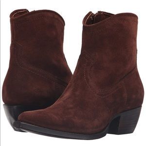 BNWOB Frye Sacha Short Western Boot